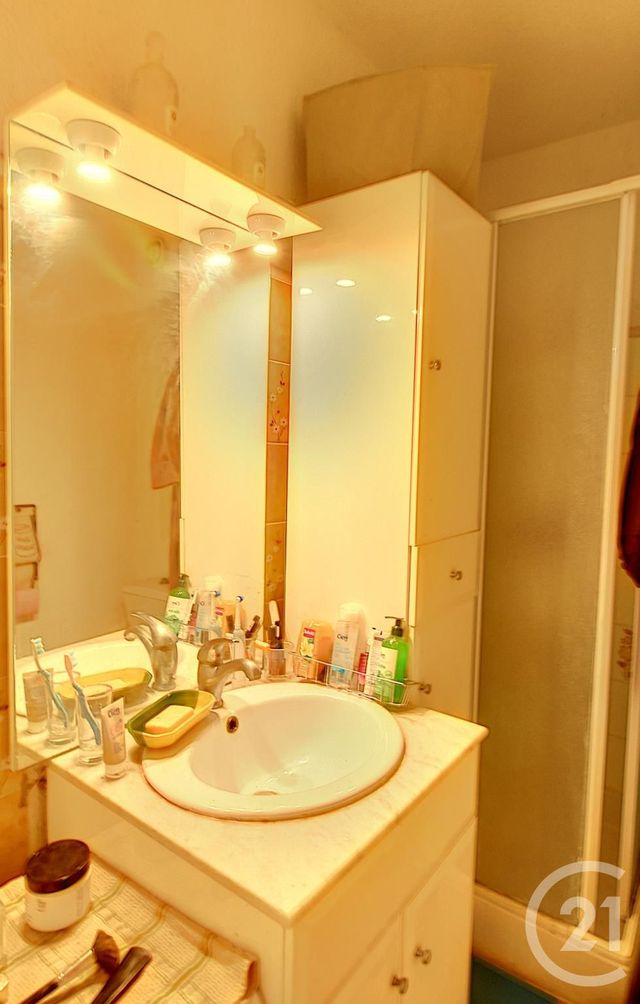 Studio Cabine à vendre - 1 pièce - 22.7 m2 - LE BARCARES - 66 - LANGUEDOC-ROUSSILLON - Century 21 Zénith Studio Cabine à vendre - 1 pièce - 22.7 m2 - LE BARCARES - 66 - LANGUEDOC-ROUSSILLON - Century 21 Zénith