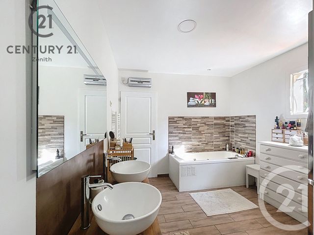 Afficher la photo en grand maison à vendre - 4 pièces - 121.48 m2 - ST LAURENT DE LA SALANQUE - 66 - LANGUEDOC-ROUSSILLON - Century 21 Zénith